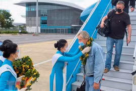 Vietnam to soon issue policy on visas for foreign tourists 