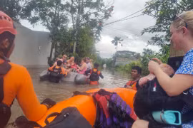 Indonesia: floods in Bali kill five, force tourists to evacuate 