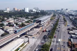 Test run conducted on elevated section of HCM City’s metro train