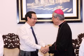 HCM City leader congratulates local Catholics 