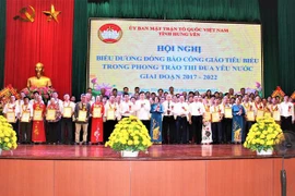 Hung Yen outstanding Catholics honoured