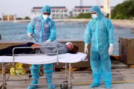 Truong Sa clinics save fishermen with health problems at sea