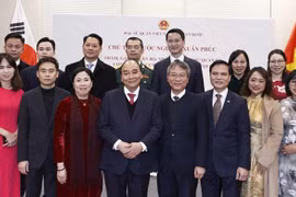 President Nguyen Xuan Phuc meets Vietnamese community in RoK
