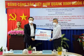 RoK, Japan localities donate medical supplies to Can Tho in COVID-19 fight