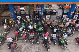 SBV asks commercial banks to support fuel traders