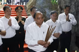 State leader pays tribute to heroes, martyrs in Quang Binh province