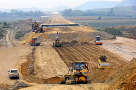 Deputy PM inspects four component projects of North-South Expressway
