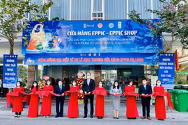 Ha Long-based shop displays innovative solutions for plastic pollution reduction