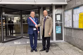 Vietnamese, French localities strengthen ties