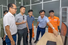 Vietnamese, Lao experts share experience in hydropower plant operation