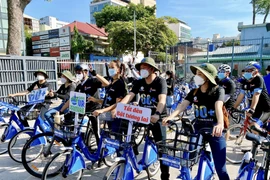 HCM City: 500 youths cycle to kick start Earth Hour 2022