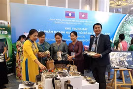 Exhibition spotlights Hanoi-Vientiane relationship
