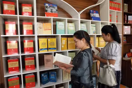Book exhibition on Vietnam-Laos relations underway in Da Nang
