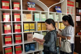 Book exhibition on Vietnam-Laos relations underway in Da Nang