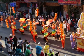 HCM City celebrates Lantern Festival with parade, cultural shows