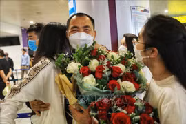 Another 259 Vietnamese from Ukraine arrive home on flight from Poland