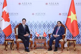 Vietnamese, Canadian PMs meet on sidelines of ASEAN Summits