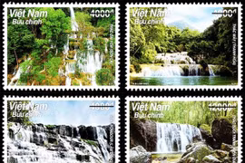 Four famous Vietnamese waterfalls introduced in stamp collection