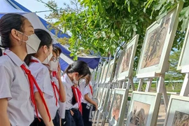 Sketches of battlefields come to Da Nang school