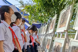 Sketches of battlefields come to Da Nang school