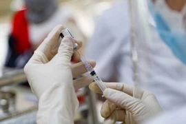 Hanoi has enough vaccine to inject third shots for residents