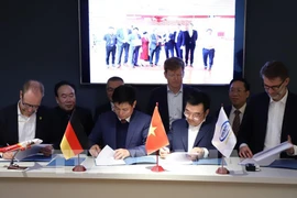 Vietnamese, German partners seal deal in air transport, logistics