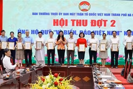 Hanoi calls for donations to sea, island fund
