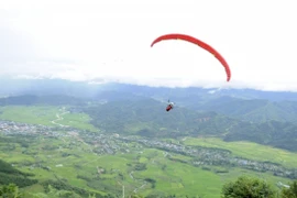 Lai Chau holds third Open Putaleng Paragliding Tournament