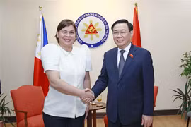 Top Vietnamese legislator meets with Philippine Vice President
