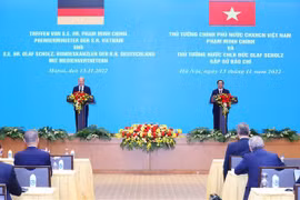 Vietnamese, German government leaders meet with press in Hanoi