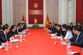 Prime Minister meets Lao counterpart