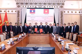 HCM City, Lao province ink cooperation deal