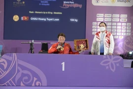 Vietnam's female powerlifters set records at ASEAN Para Games 2022