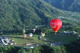 Tuyen Quang hosts first int’l hot air balloon fest