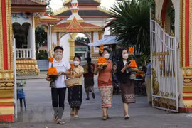 Laos calls on public to continue complying with COVID-19 control measures 