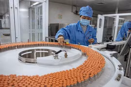 Cambodia to build domestically-packaged COVID-19 vaccine factory in November