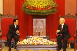Party General Secretary receives Lao Prime Minister