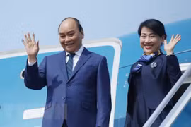 President Nguyen Xuan Phuc leaves Hanoi for State visit to Singapore