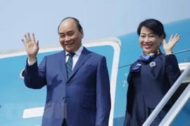 President Nguyen Xuan Phuc leaves Hanoi for State visit to Singapore