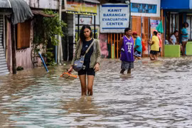 Death toll from Nalgae storm rises to 98 in Philippines