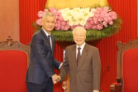 Party General Secretary receives Lao official