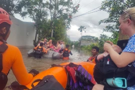 Indonesia: floods in Bali kill five, force tourists to evacuate 