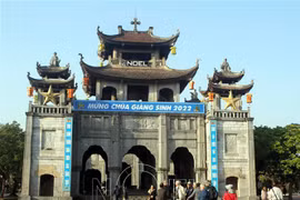 Ninh Binh province attracts visitors during Christmas season