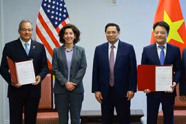 Vietnamese, US firms get investment registration certificate for LNG terminal project