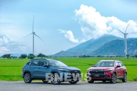 Automobile sales down 42% on chip shortage