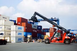 Vietnam enjoys 10.6 billion USD trade surplus in 11 months