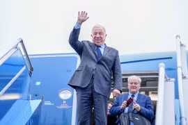 French Senate President arrives in Hanoi, beginning official visit to Vietnam