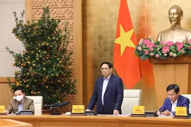 PM orders staying on duty round the clock to fight COVID-19 during Tet