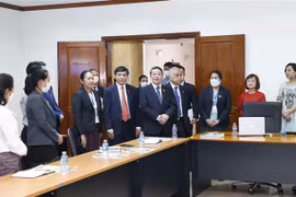 NA Vice Chairman visits Vietnamese language class in Laos