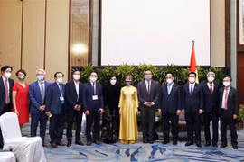 Vietnamese President receives leading Singaporean firms in innovation